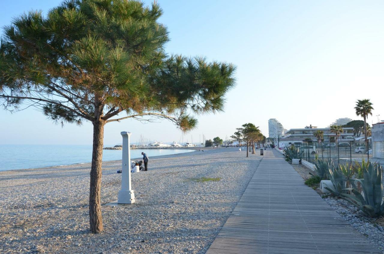 Apartmán Fame - Marina Baie Des Anges Villeneuve-Loubet Exteriér fotografie